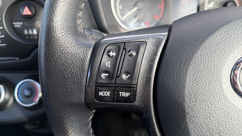 Toyota Yaris 1.5 VVT-i Y20 5dr [Bi-tone] Petrol Hatchback